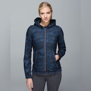 Lululemon Spring Fling Puffy Windbreaker
Heathered Texture Lotus Camo size 8 EUC